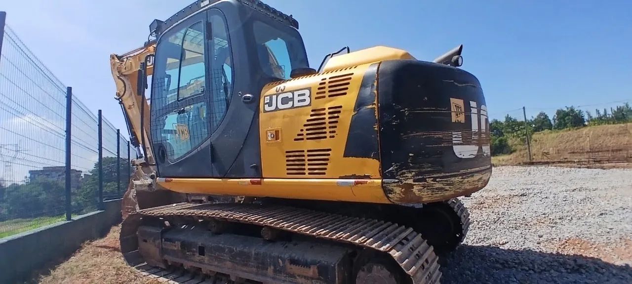 Escavadeira JCB JS130 LC ano 2021 com 3260 horas, em São Paulo  - Foto 2