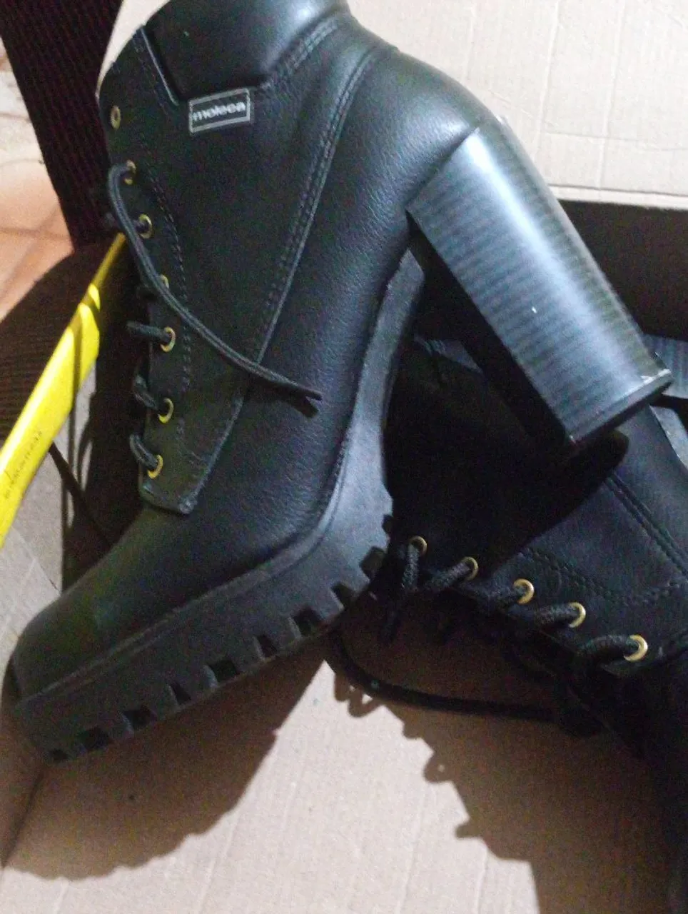 Bota Moleca Preta