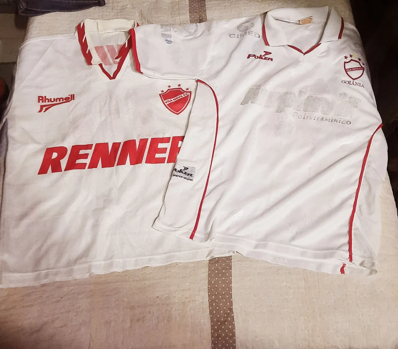 Duas camisas antigas do Vila Nova
