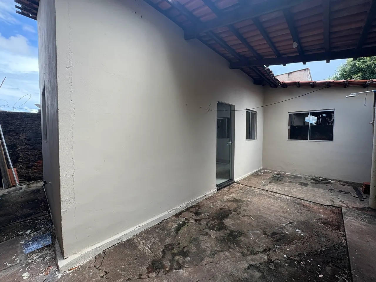 Edicula 02 quartos (não tem garagem para carro) - 206 Sul