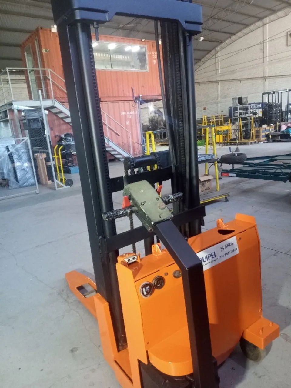 EMPILHADEIRA PATOLADA 1500KG 6MT