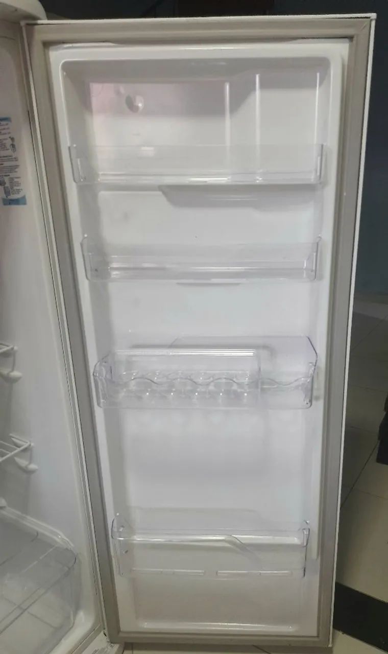 Geladeira/Refrigerador Electrolux RE31 - 240L - Branco - Foto 2