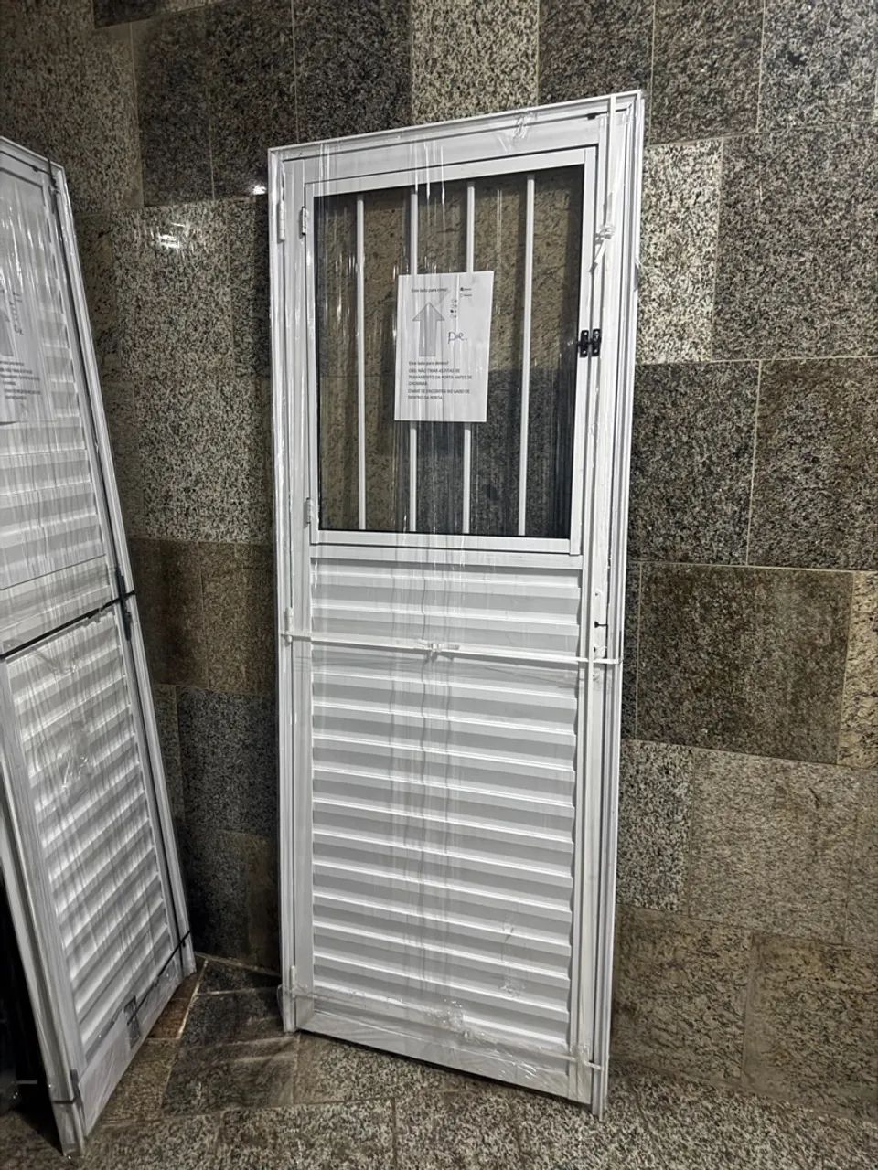 Porta de alumínio branca com grade 80CM - Super promoção 
