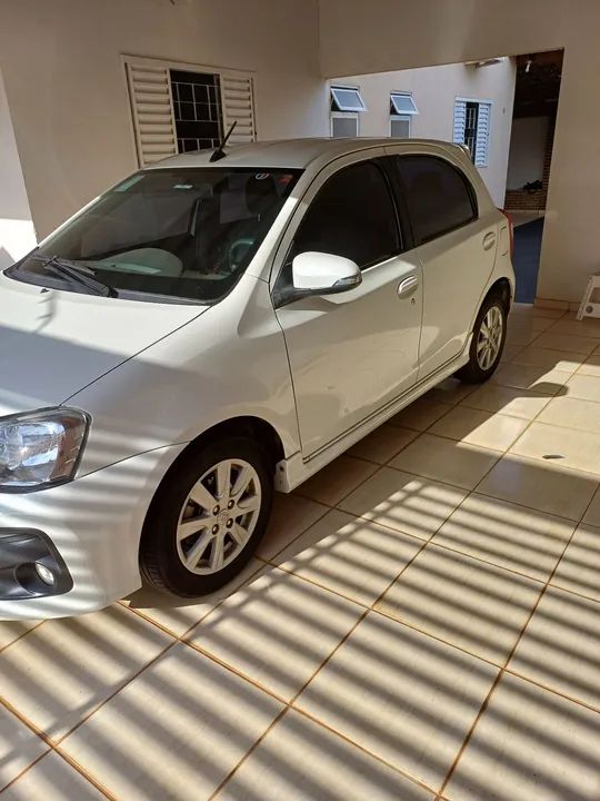 Etios 17/18 1.5 XlS  Hatch - Foto 9