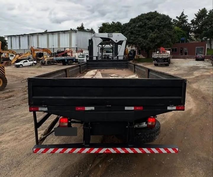 Vw 31.320 carroceria munk 6x4 Ano 2011 - Foto 5