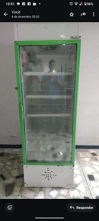 Geladeira Expositora com prateleira