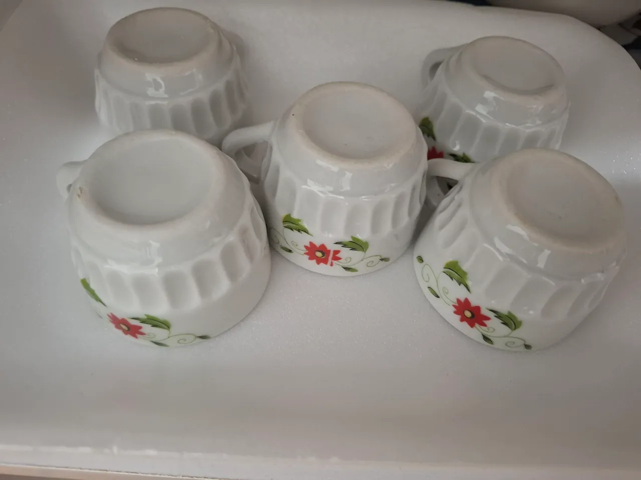 Conjunto de xícaras de chá decoradas