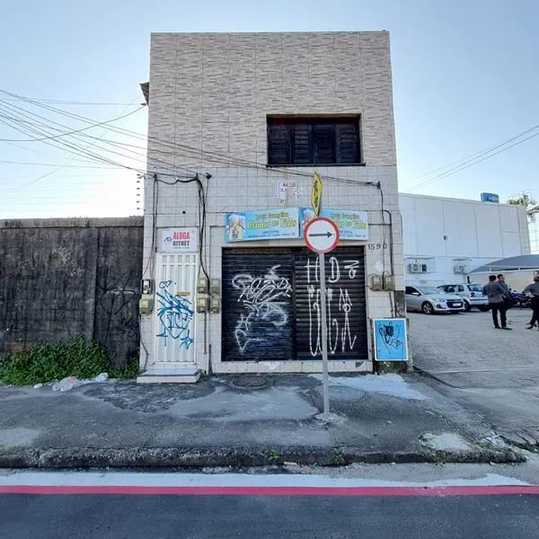 Quitinetes - Av. Carapinima, 1590 altos - Benfica