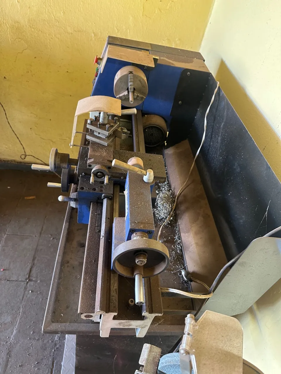 Torno de bancada Manrod MR 330