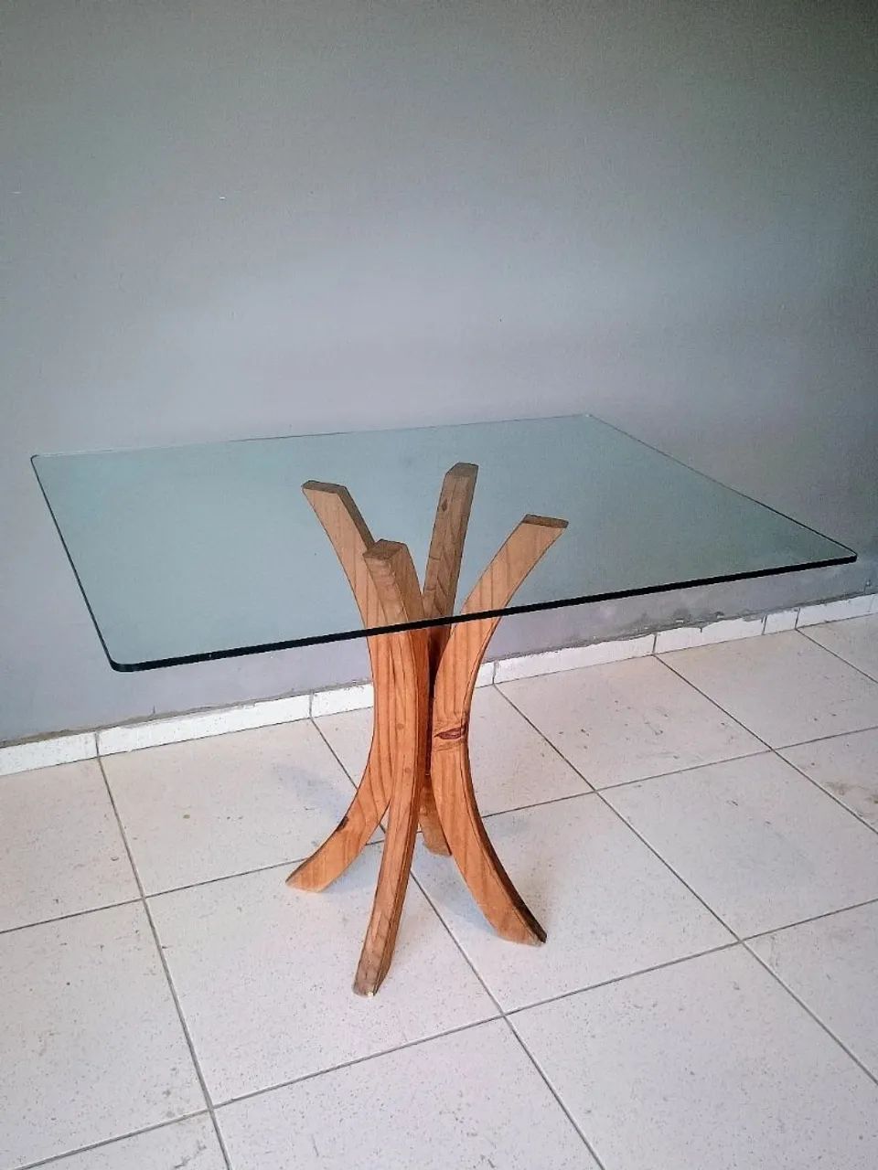 Mesa com tampo de vidro e base de madeira - Mesas - Conjunto Palmeiras ...