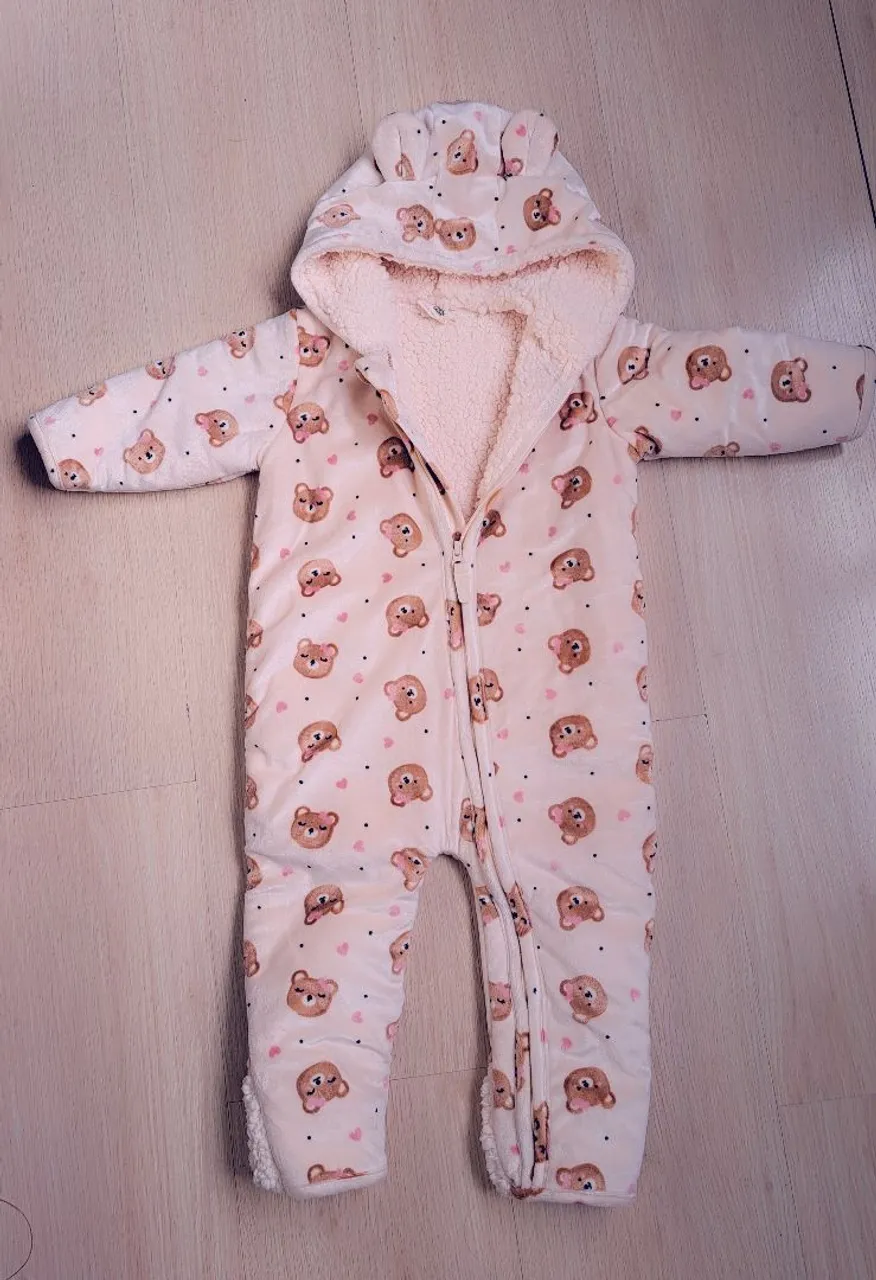 Macacão de bebê com estampa de ursinhos