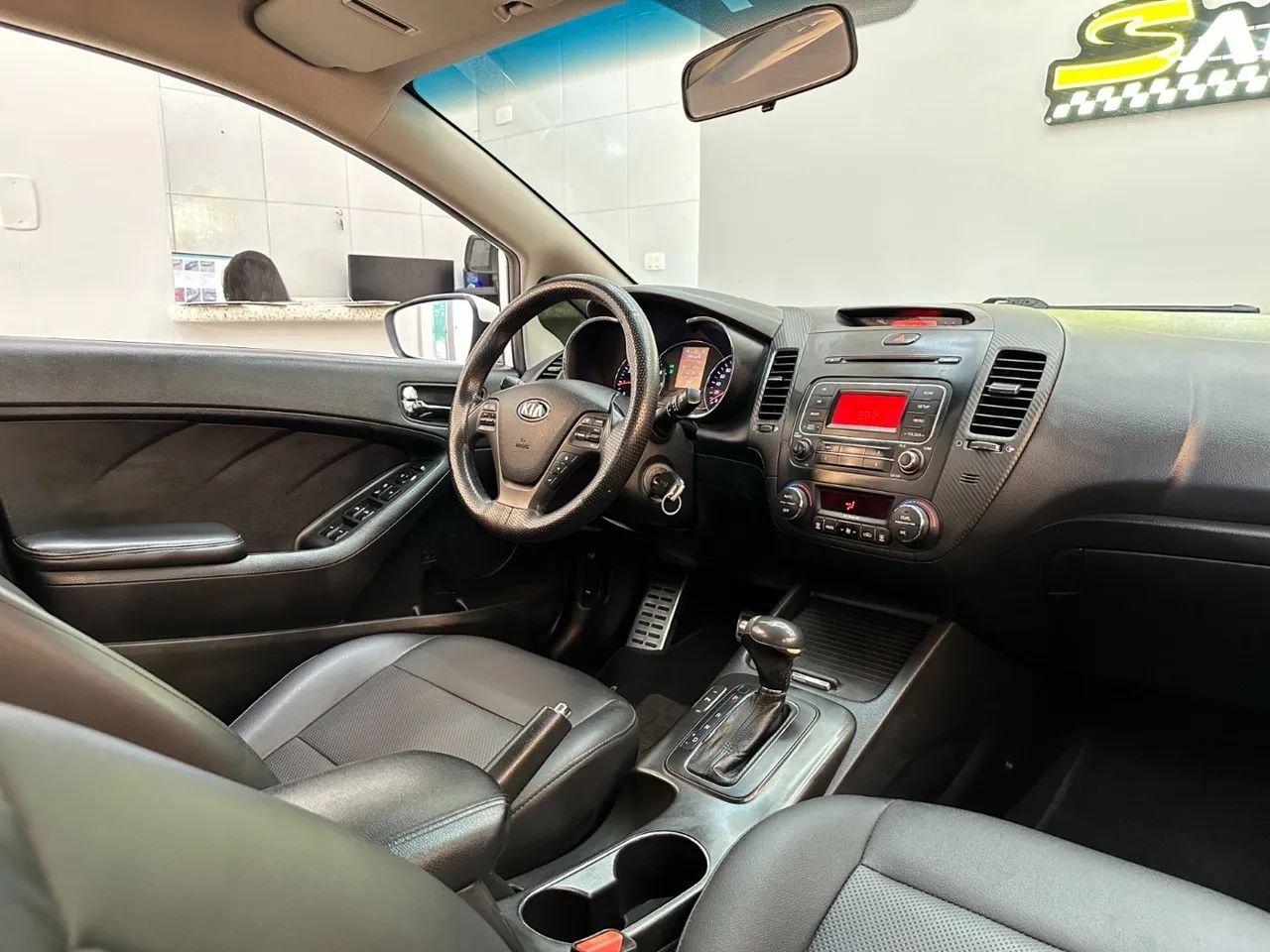 Cerato SX3 2014 1.6 Automático. 2014 - Foto 3