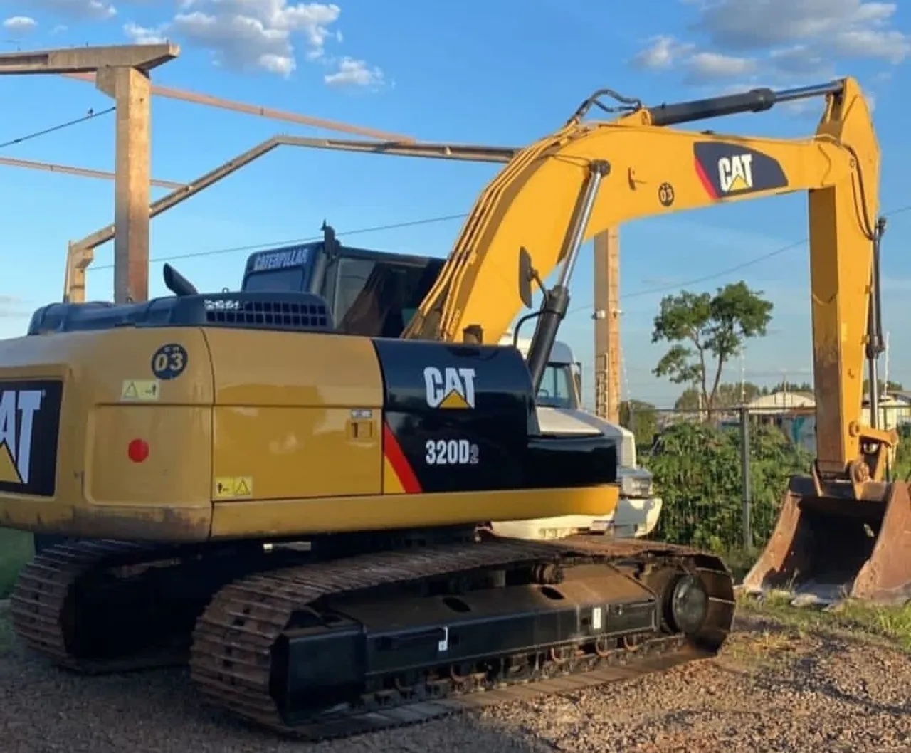 Escavadeira Caterpillar 320D2 - Usada