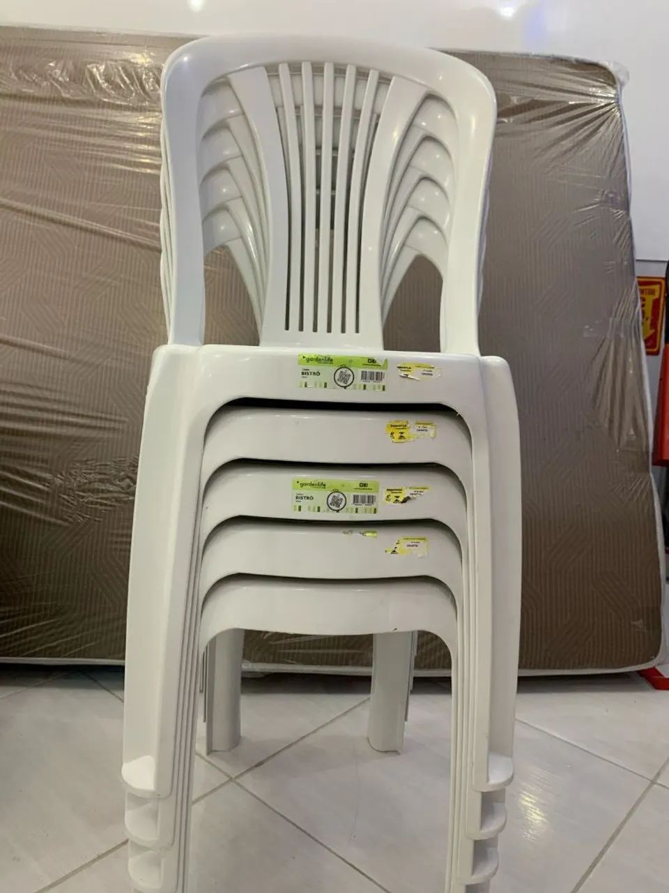 Cadeira Plástica Branca estilo  versátil Gardenlife   - Foto 3