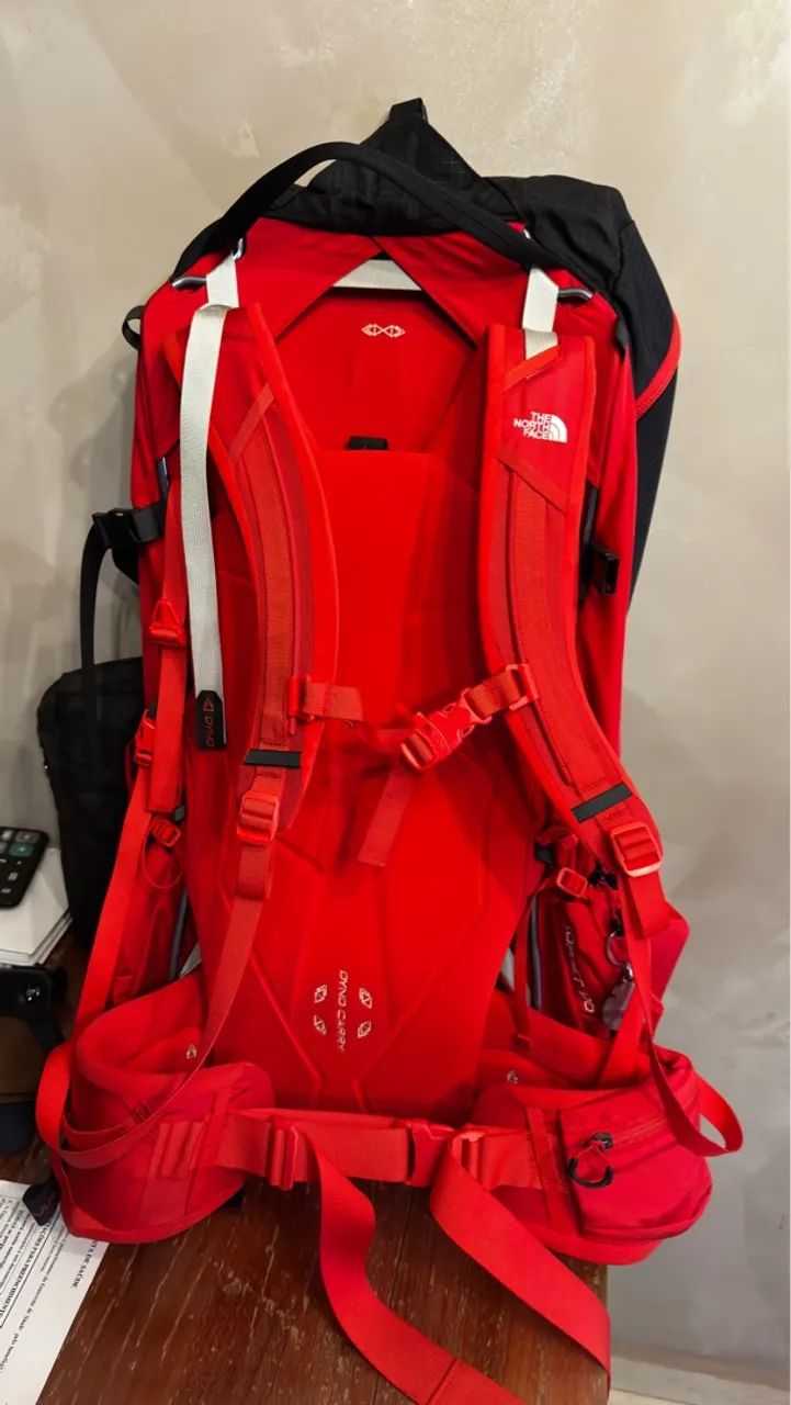 Mochila para trilha praticamente zerada. Original The Nort Face - Foto 2