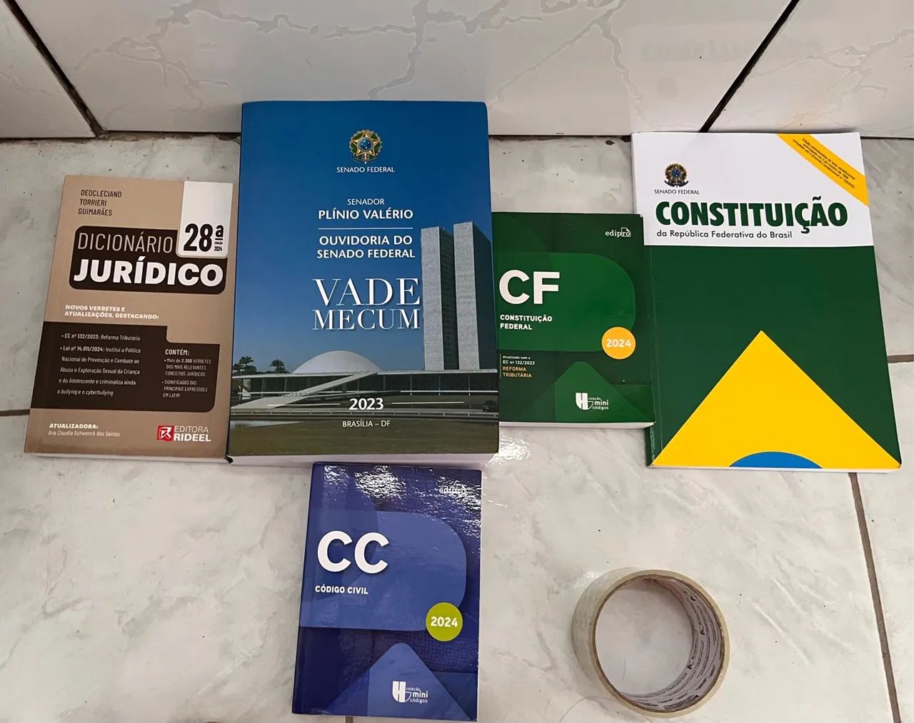 Livros jurídicos em ótimo estado 