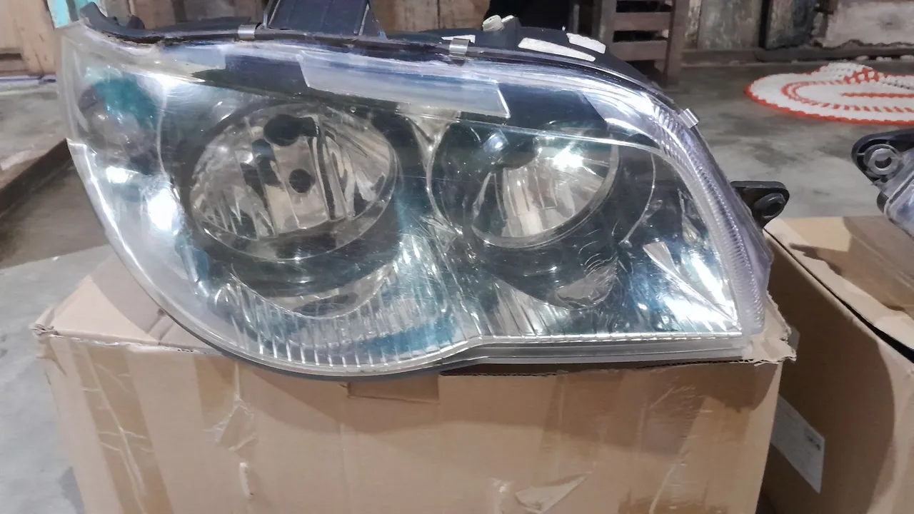 Farol Automotivo usado - Peça para Carro