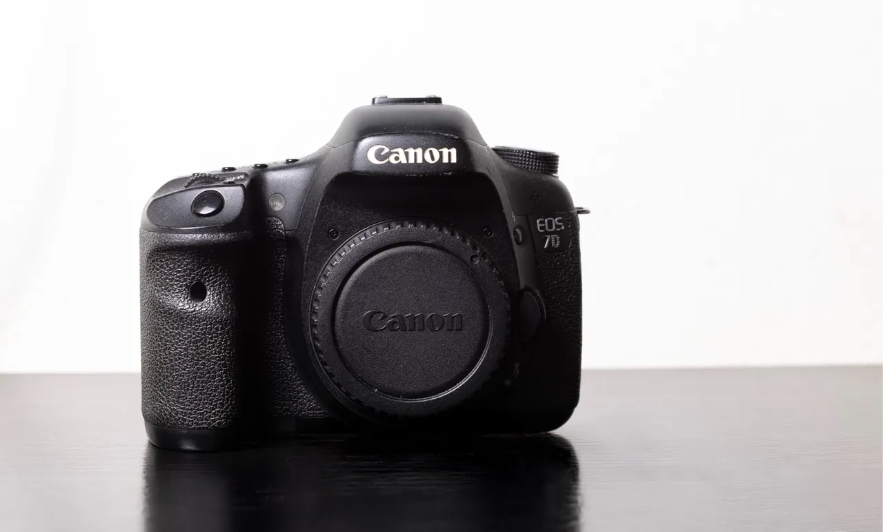Câmera Canon EOS 7D+ 2 bateria + 2 cartão de memória
