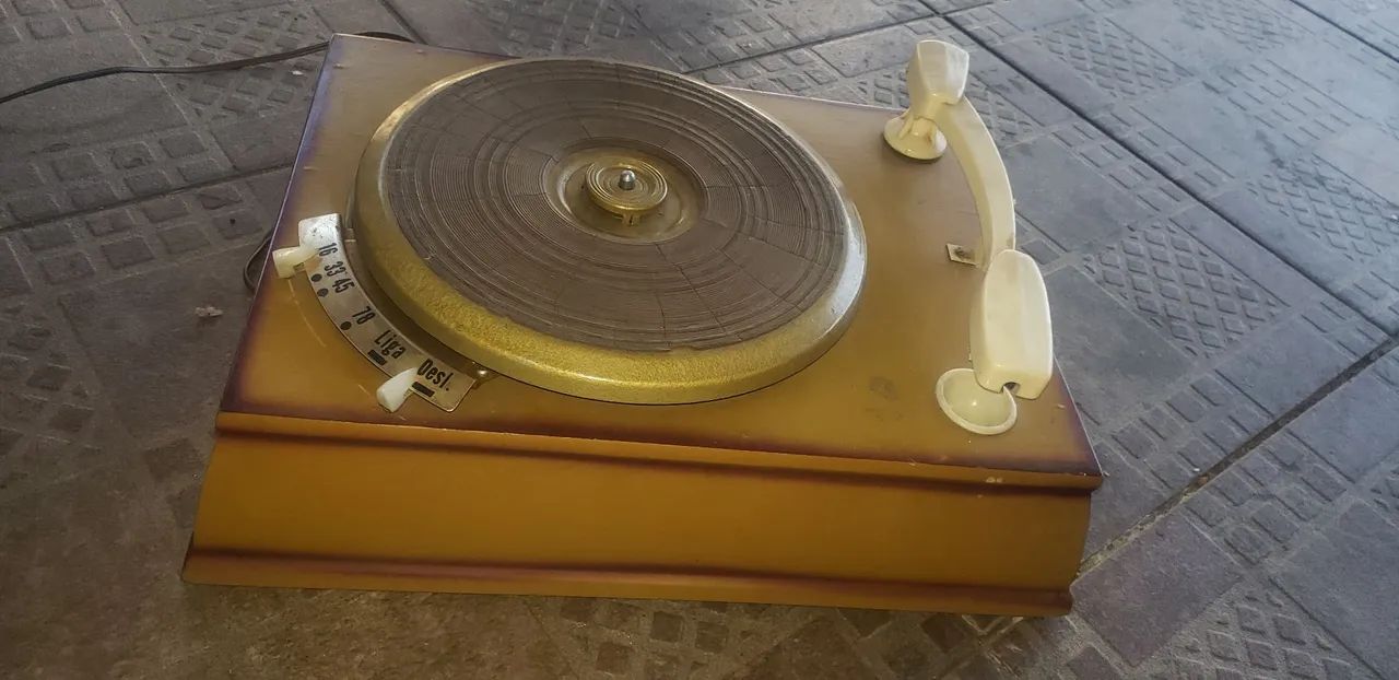 Toca-discos antigo64295586597891122