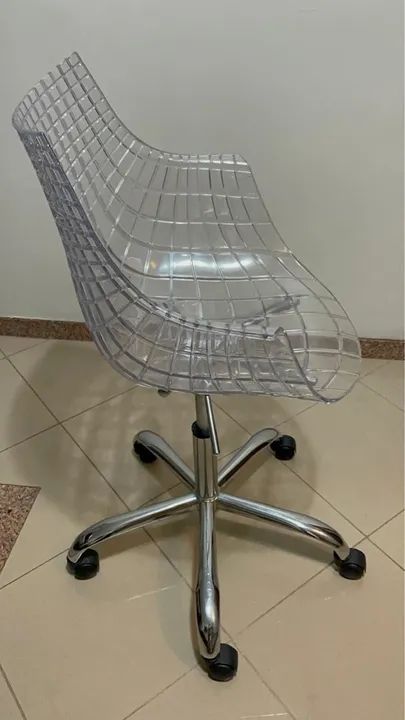 Cadeira de rodinhas Cristal transparente