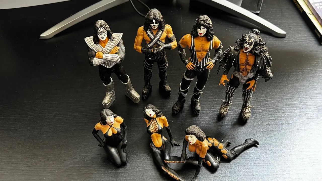 Bonecos KISS - Coleção Completa love gun + garotas do love gun - Raros - Foto 2