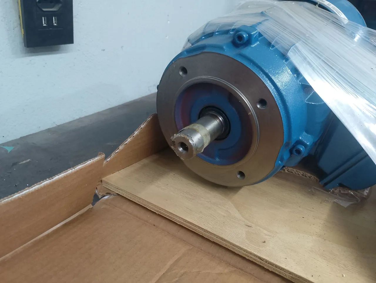 Vendo Motor trifásico Weg w22 moto-freio 3 cv 1700 rpm modelo 90  - Foto 3