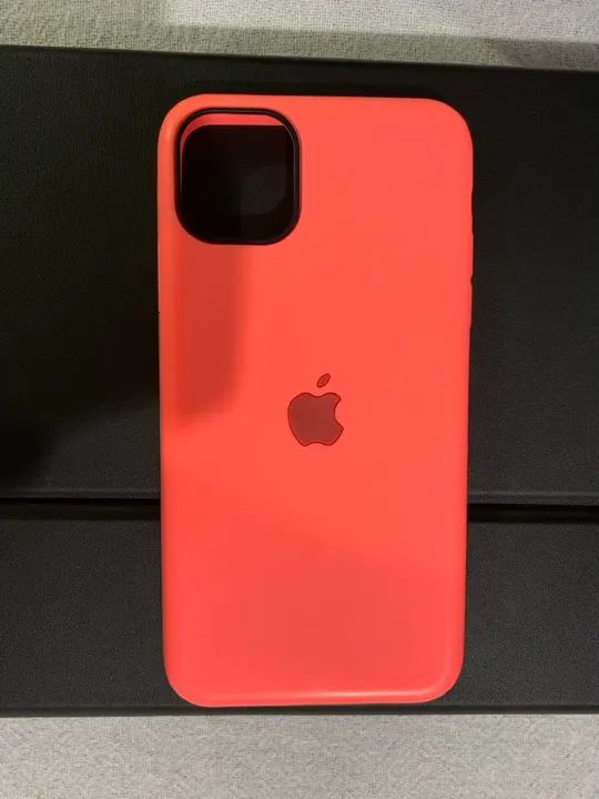 Capinhas Silicone Apple iPhone 11 semi nova. - Foto 3