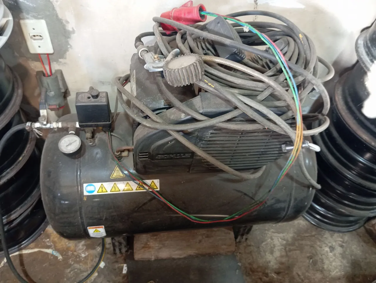 Compressor de ar para carros - Semi Novo