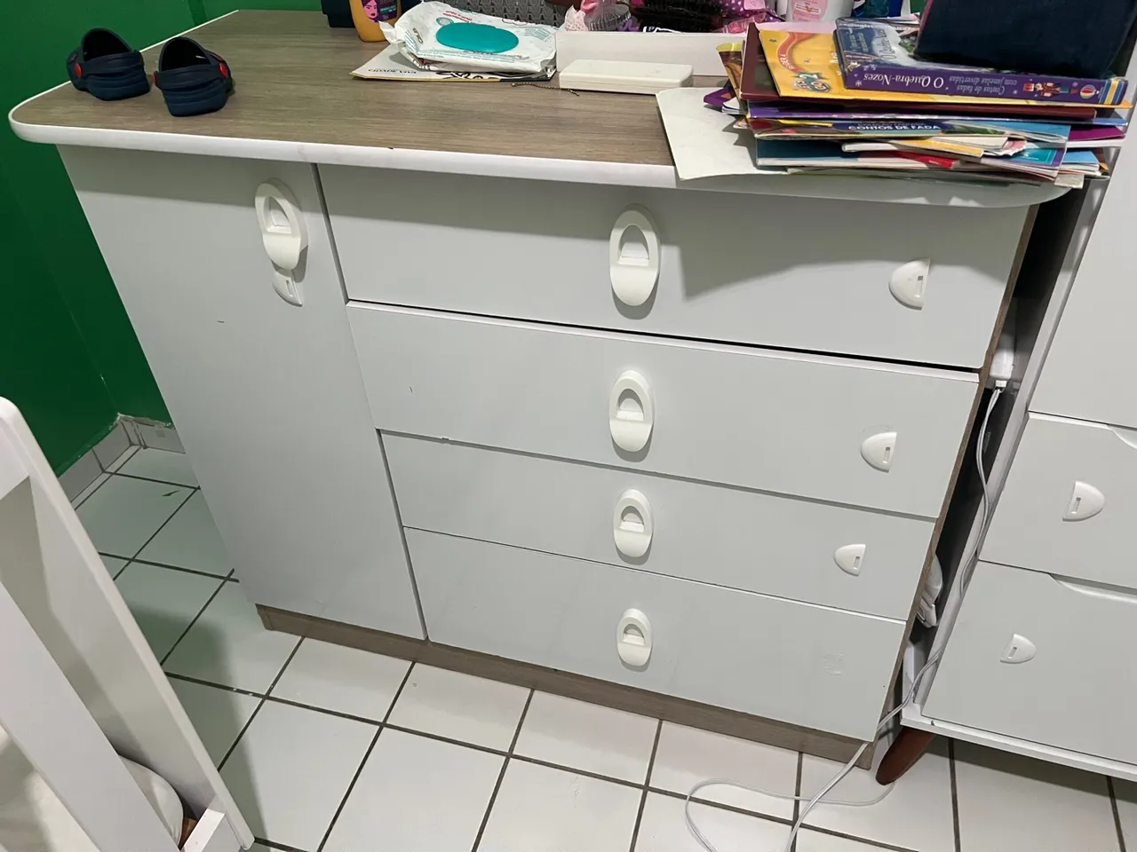 Cômoda 4 gavetas e 1 porta