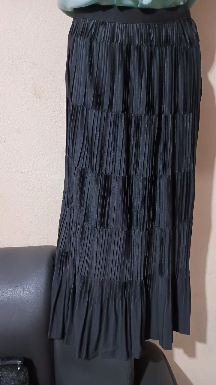 Saia Longa Plissada Elegante
