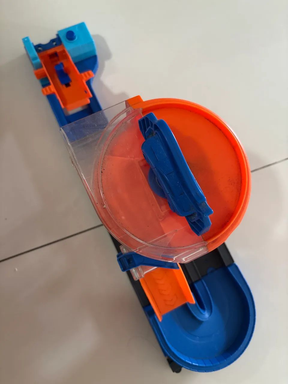 Hot Wheels City Pista Super Giro Loja De Carros  - Foto 3