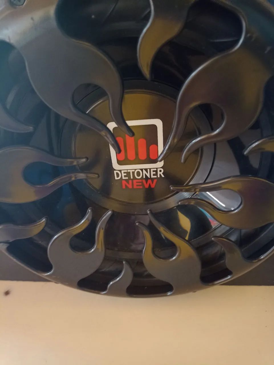 Módulo Detoner 500watts na caixa traseira  - Foto 3