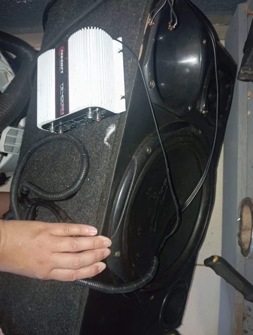 Caixa de som automotivo 