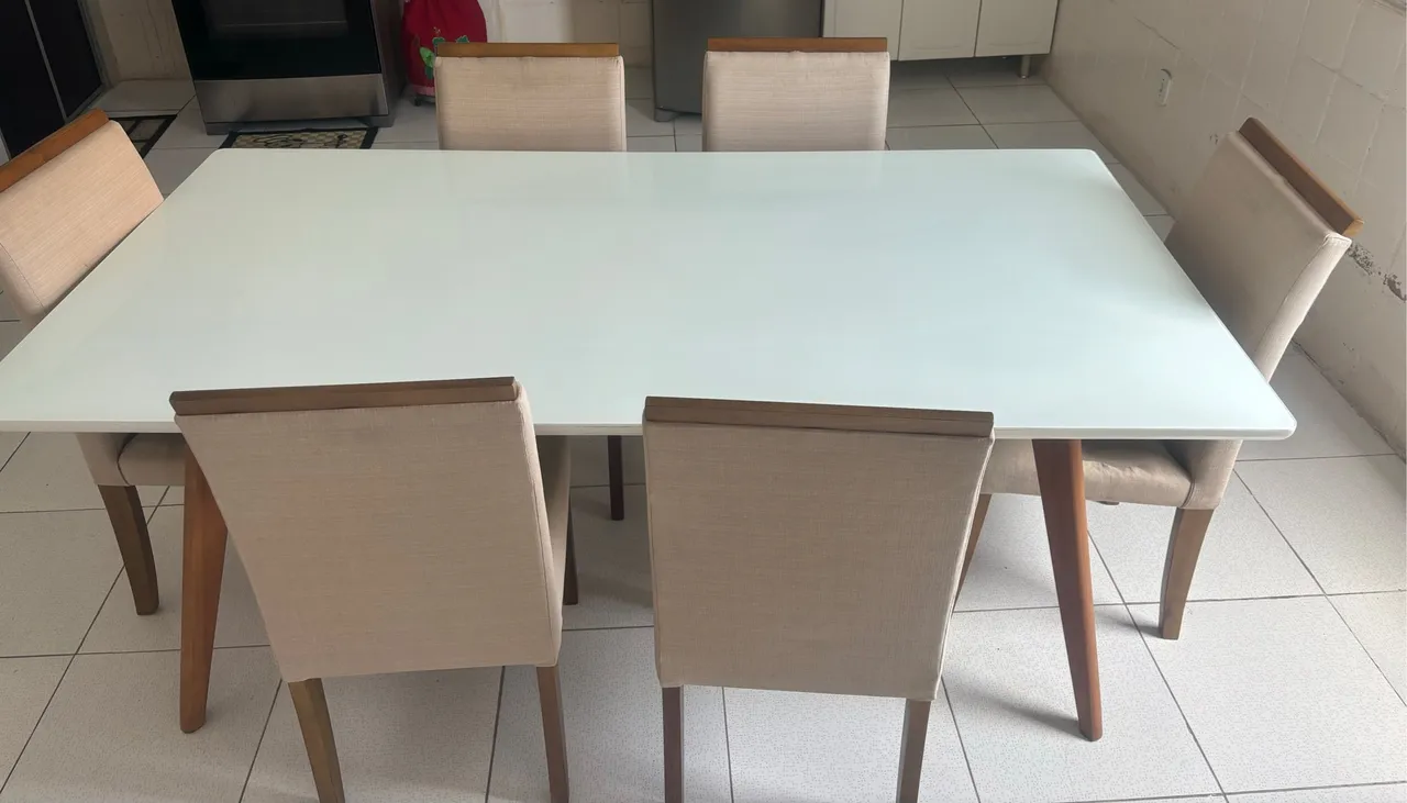 Mesa com 6 cadeiras