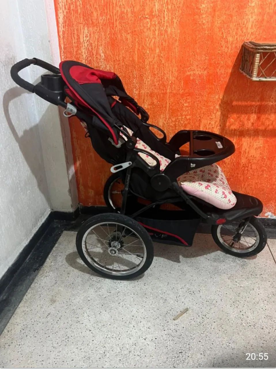 Carrinho de bebê 3 rodas, faça seus passeios, caminhada e corrida.