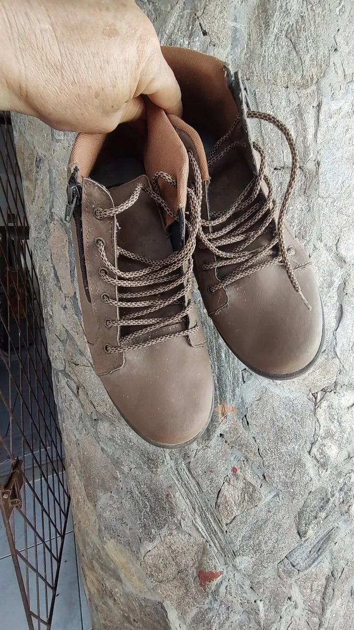 Bota de couro marrom(nova)