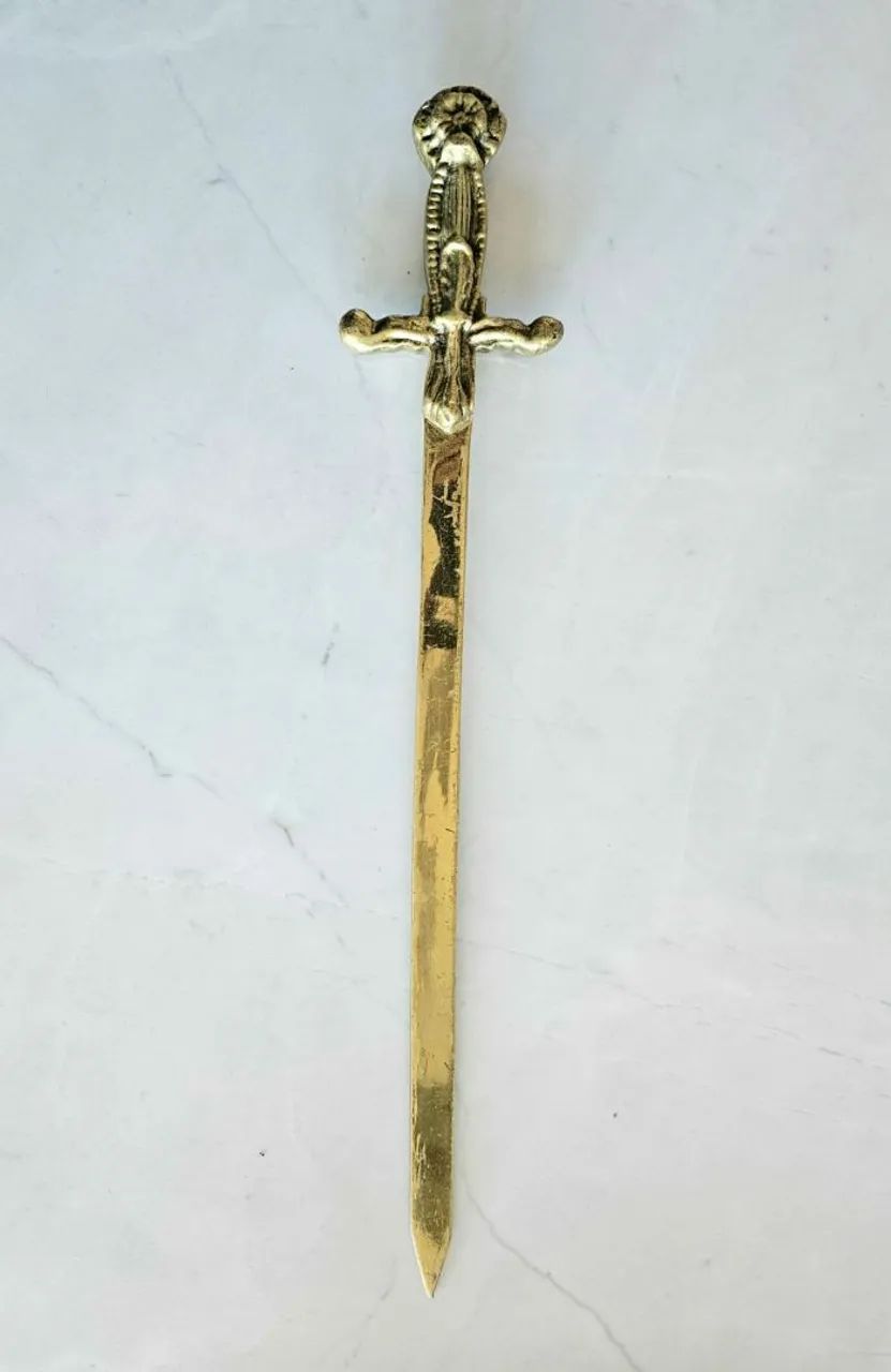 Espada em bronze trabalhada 
