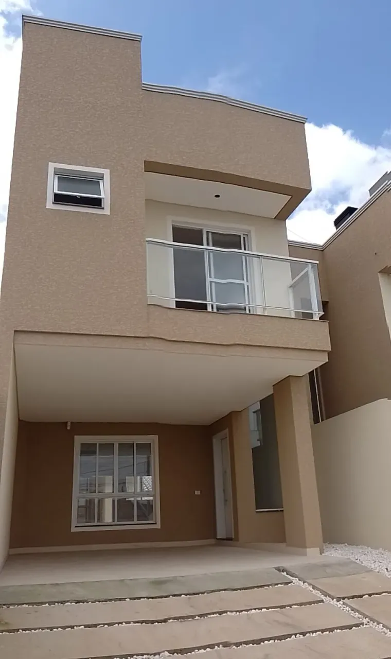 Sobrado à venda no bairro Boneca do Iguaçu - São José dos Pinhais/PR