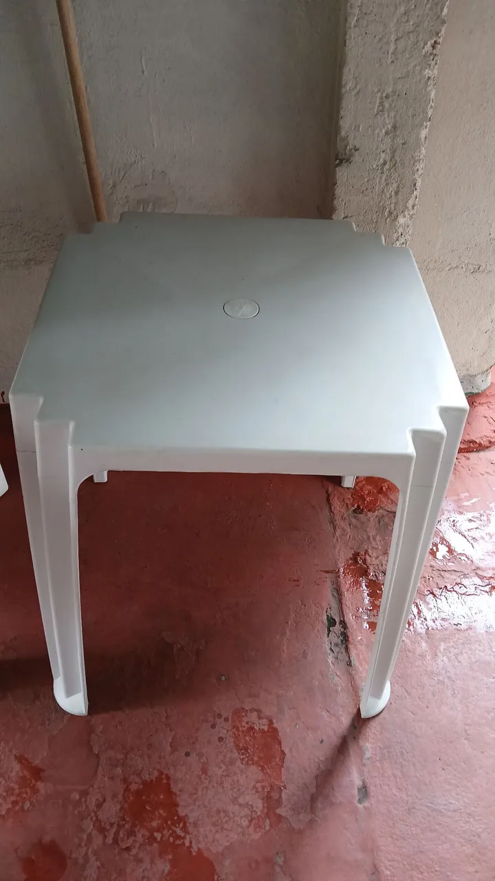 Mesa de plástico para área externa