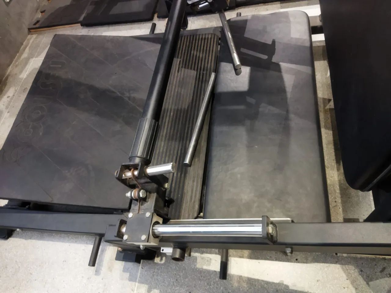 Máquina de Elevação Pélvica COLISEU Semi nova - ENTREGA GRÁTIS 