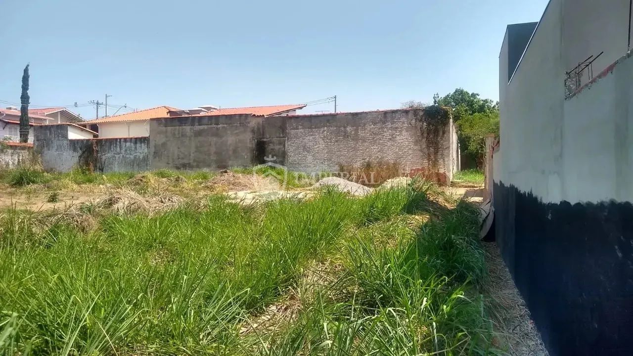 Terreno em Bairro para Venda