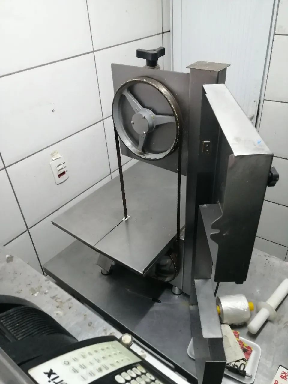 Serra fita para açougue e moedor de carne 