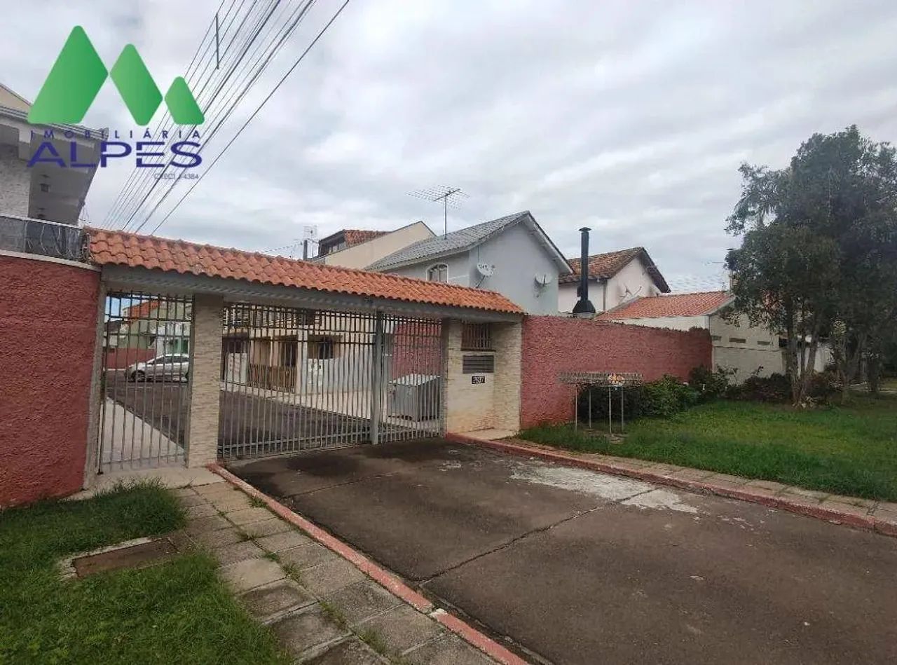 Sobrado com 3 dormitórios para alugar, 100 m² por R$ 2.221,59/mês - Boqueirão - Curitiba/P
