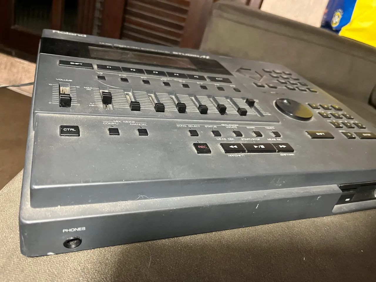 DTM・DAW Roland MV-30 studio M Roland MV-30 Studio M Music Production System, - Instrumentos