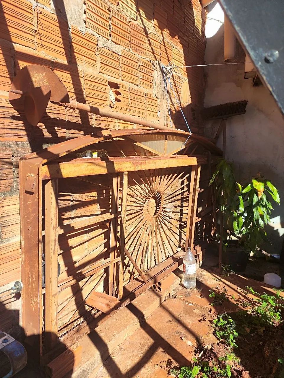 Janela de Ferro Antiga com Design Exclusivo