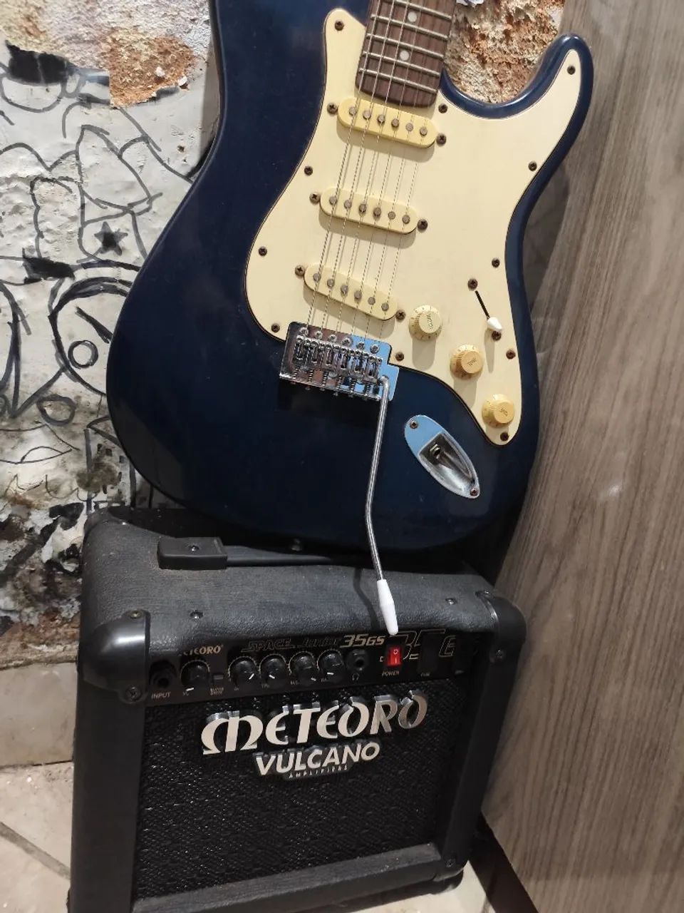 Guitarra Elétrica + Amplificador Meteora Vulcano - Foto 2