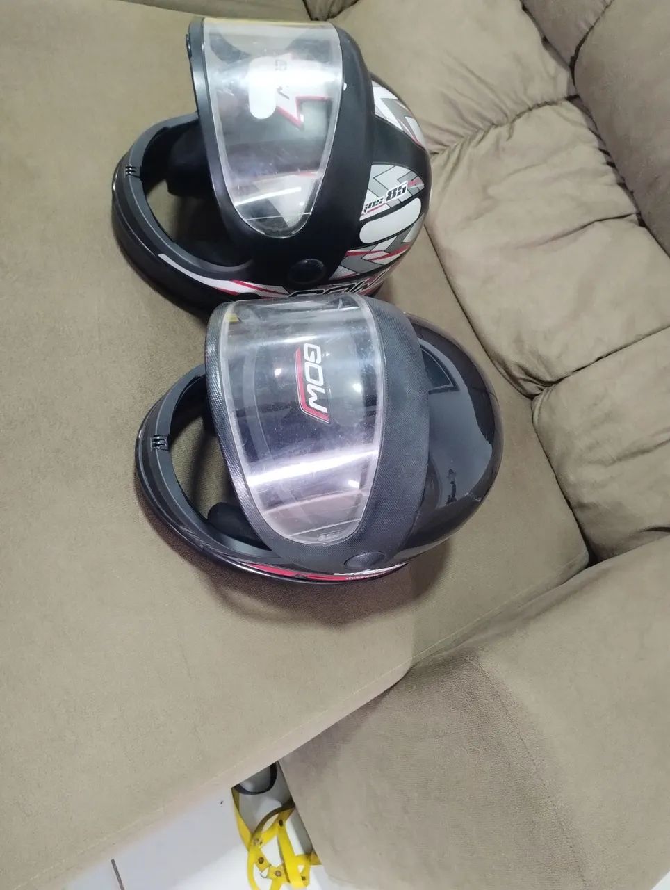 Vendo 2 capacetes por 160 - Foto 2