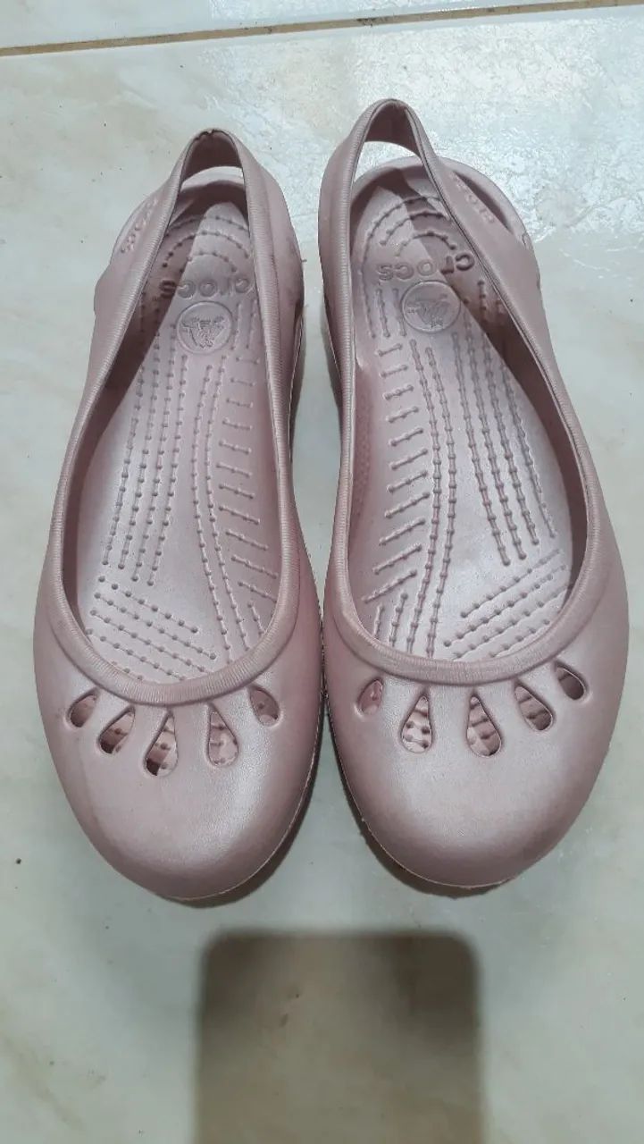 Sapatilha Crocs rosa original 36
