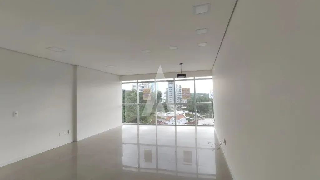 Sala Comercial à venda no bairro América em JOINVILLE, por R$ 385.000.00. - Foto 3