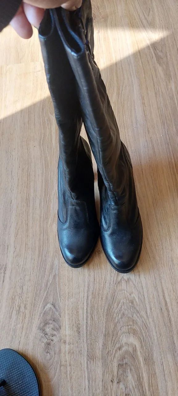 Bota de Couro Preta com Fivelas - Foto 3